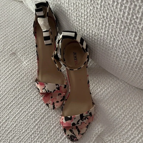 NWOT Just Fab Heels - Picture 3 of 7